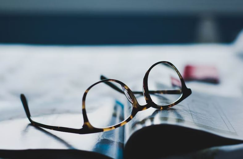 why do we need reading glasses